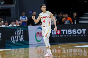 中国男篮再赢逆转之战 赵继伟末节超级神仙球成重要分水岭